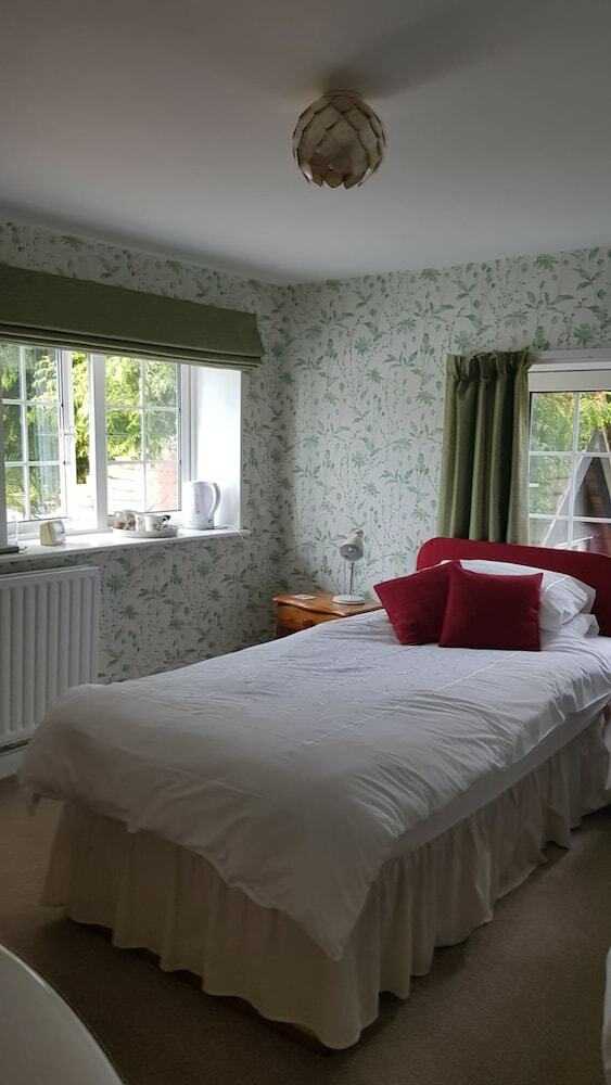 Bed & Breakfast Holly House