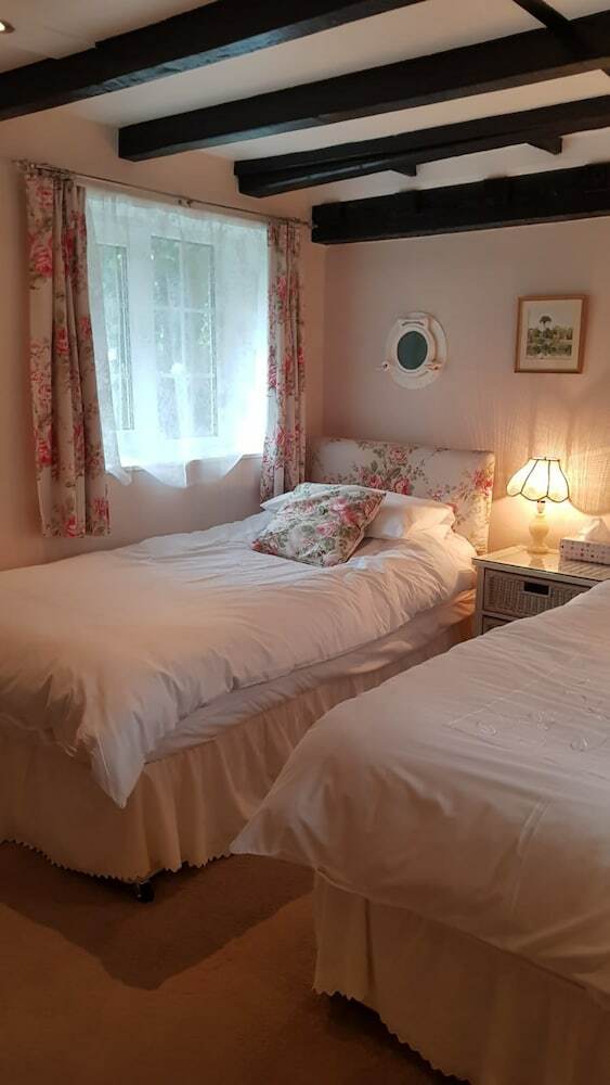 Bed & Breakfast Holly House