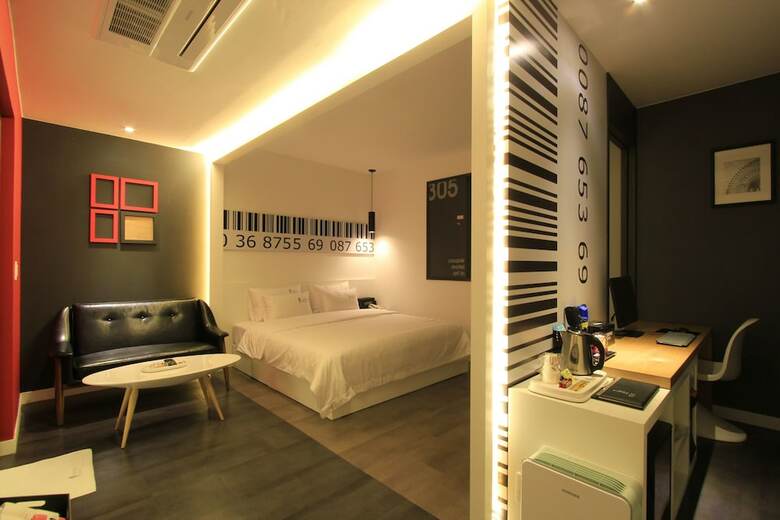 Hotel Couple Motel