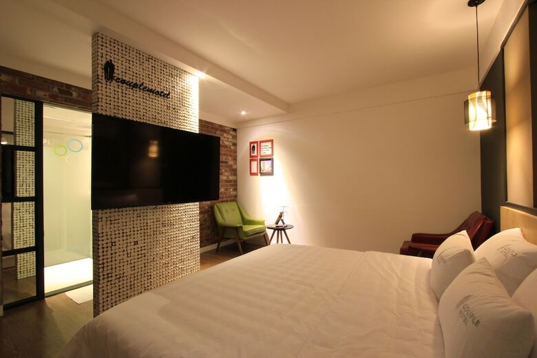Hotel Couple Motel