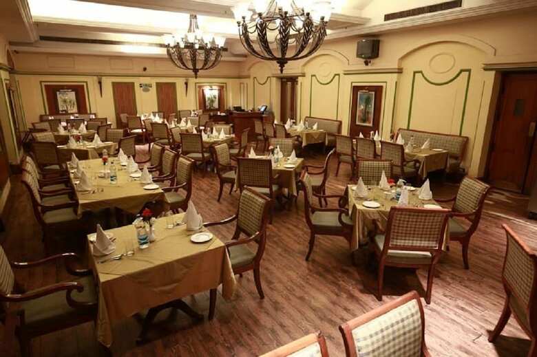 Hotel Dlf Club 4