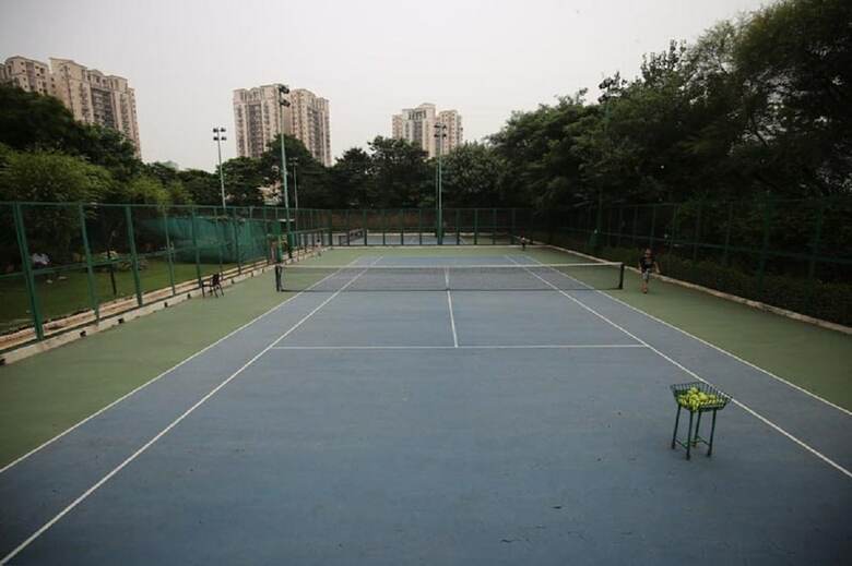 Hotel Dlf Club 4