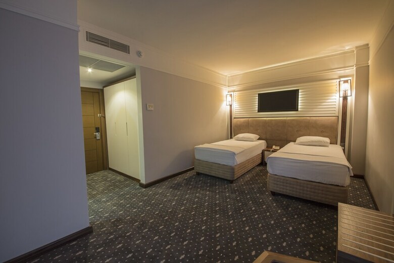 Jolnar Garden Hotel