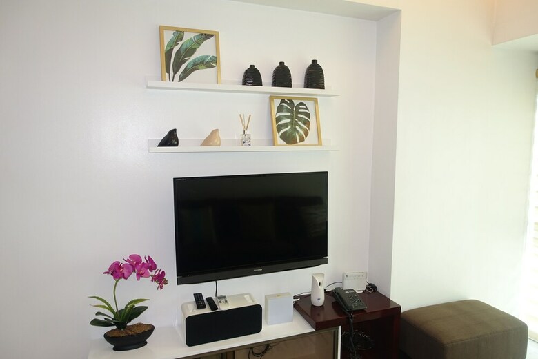Luxury Condo At Forbeswood Parklane