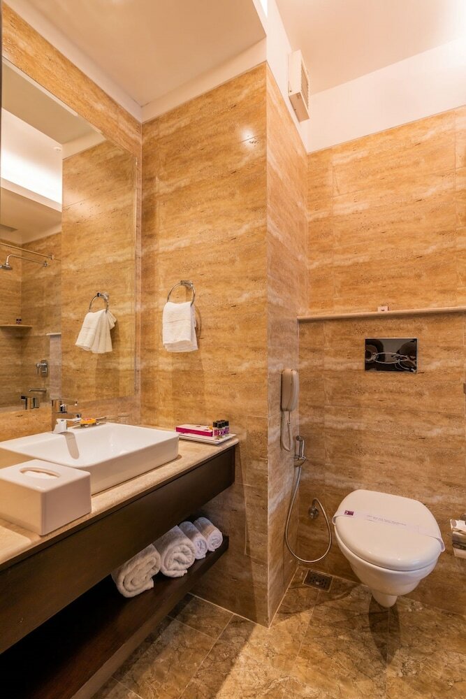 Hotel Divine Clarks Inn Suites
