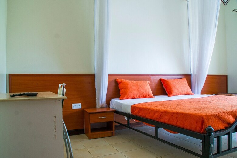 Hotel Alvers Mukono