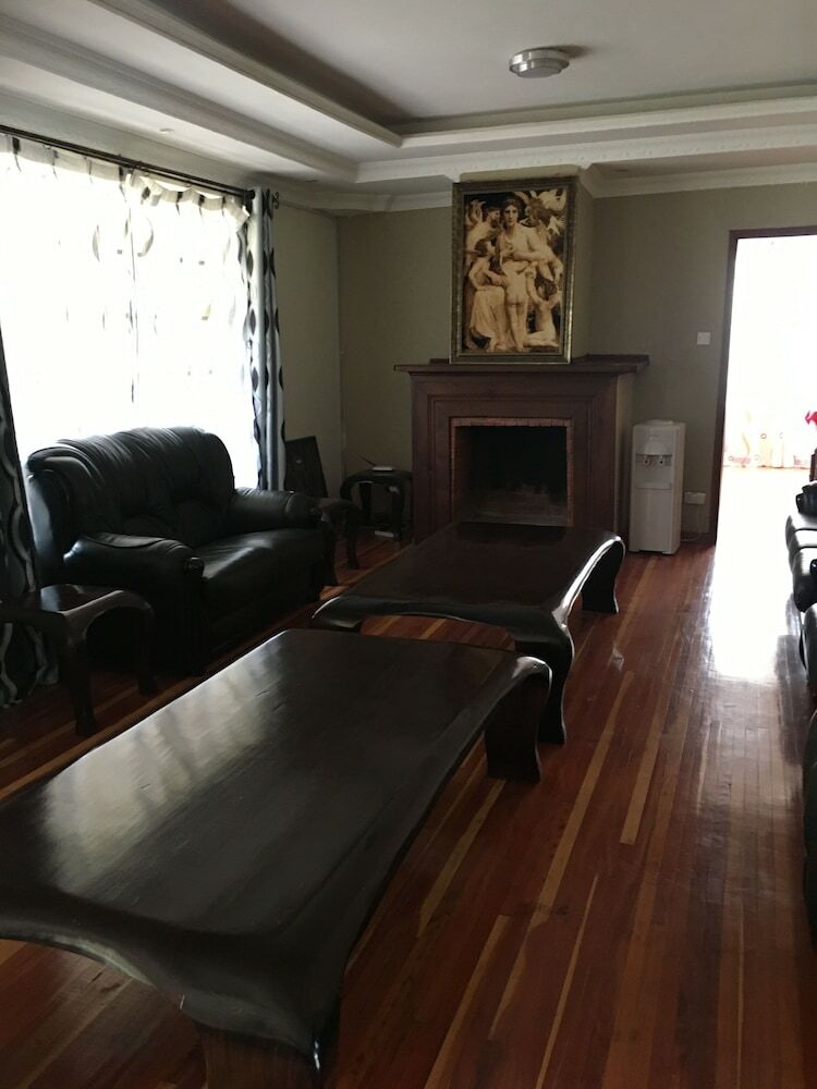 Hotel Karen Ndege House Inn