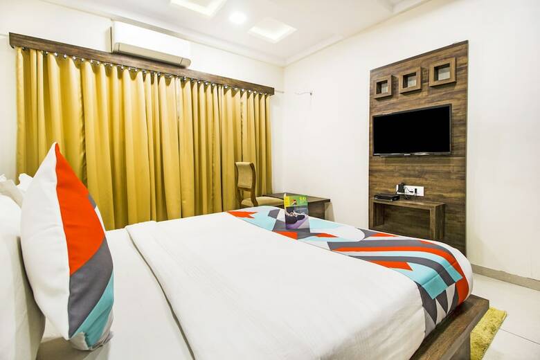 Fabhotel Royal Palace