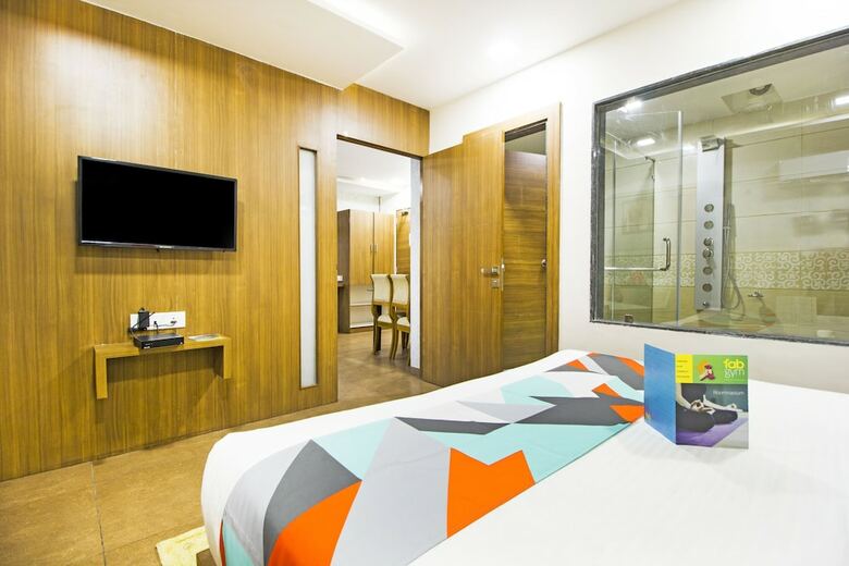 Fabhotel Royal Palace