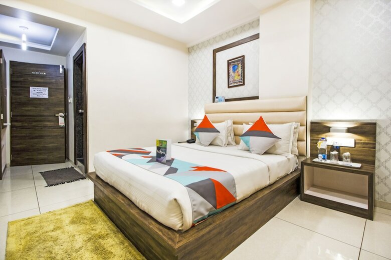 Fabhotel Royal Palace