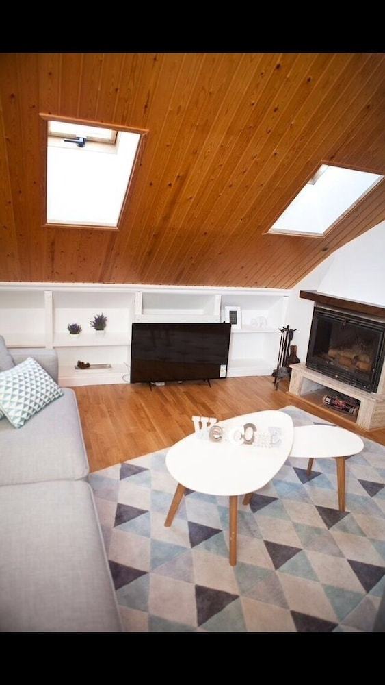Apartamentos �tico Jaca Oroel