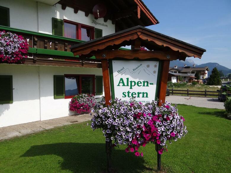 Hostal Hotel - Pension Alpenstern