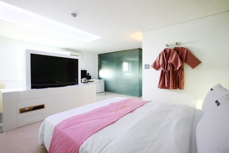 Q Hotel