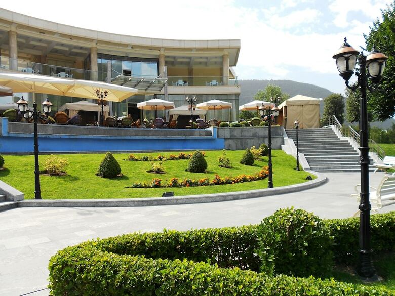 Aparthotel Sheki Park