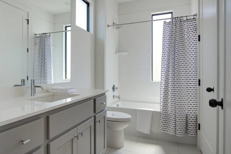 Divine 3br/2.5ba Downtown/east-side Home By Domio