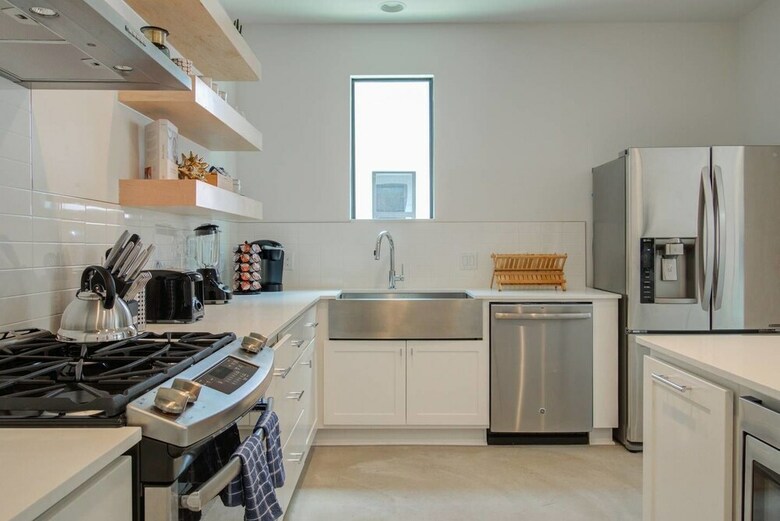 Divine 3br/2.5ba Downtown/east-side Home By Domio