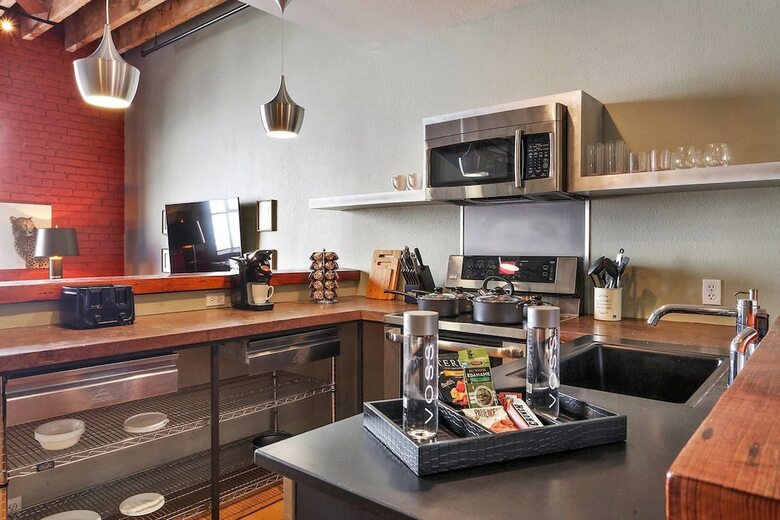 Apartamentos Inventive 2br/2.5 Ba Industrial Apt By Domio