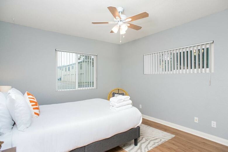 Apartamentos Quaint 1 Br Steps To Pb By Domio