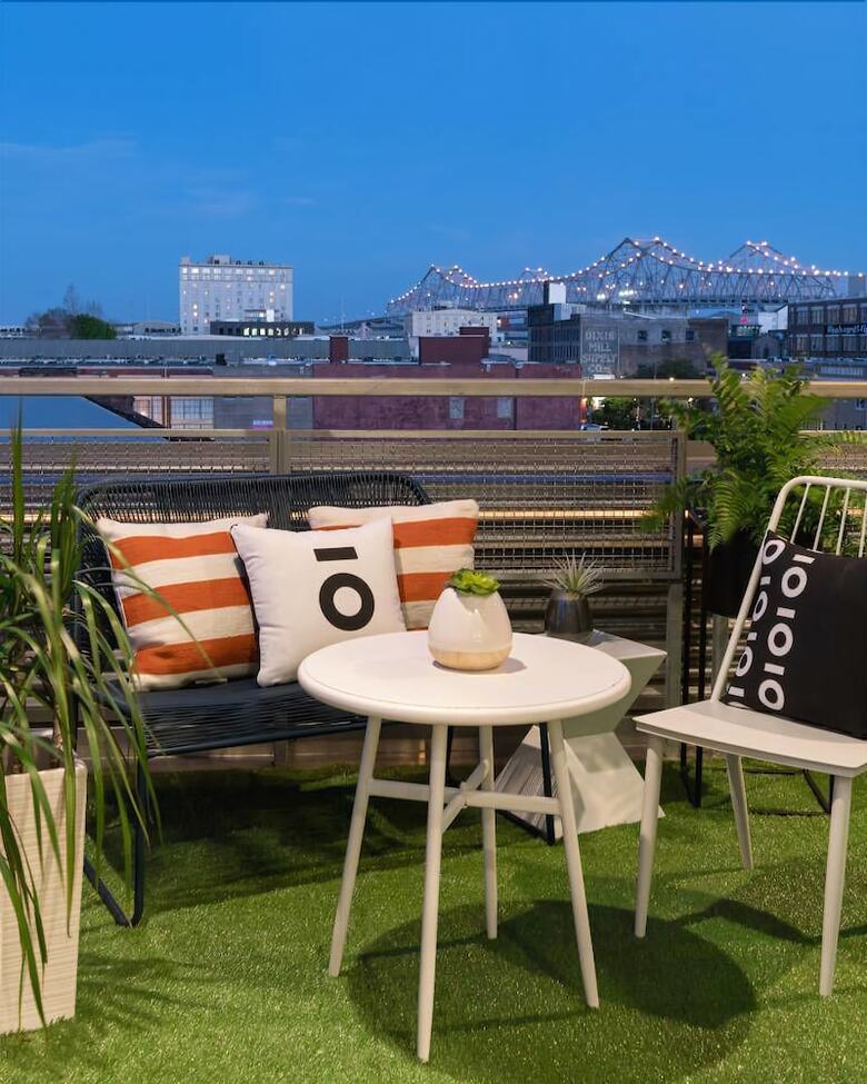 Apartamentos 2br/2ba Penthouse In Warehouse Dist. By Domio
