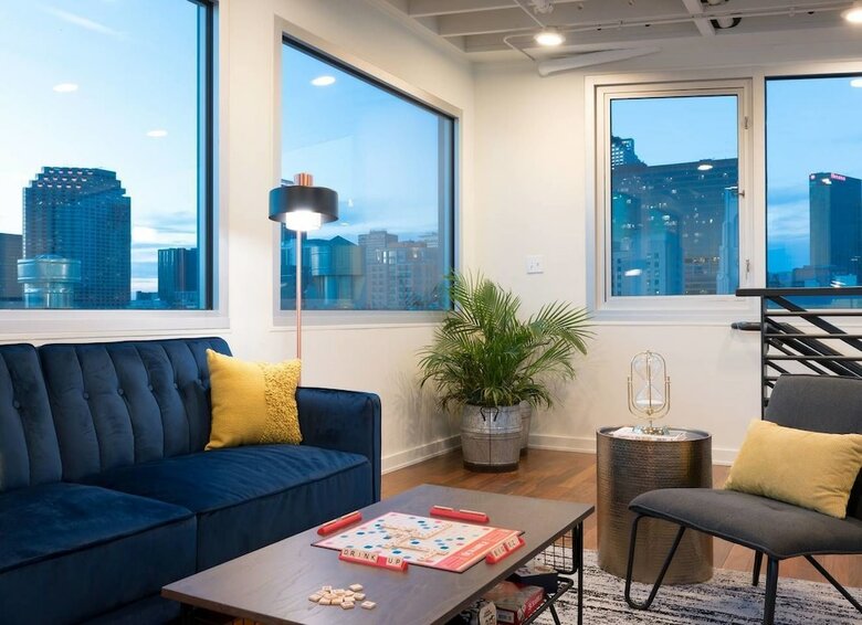 Apartamentos 2br/2ba Penthouse In Warehouse Dist. By Domio