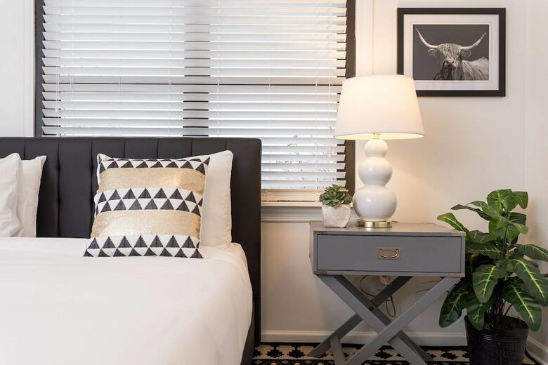 10 Brs Comprised Of 2 5br Suites By Domio