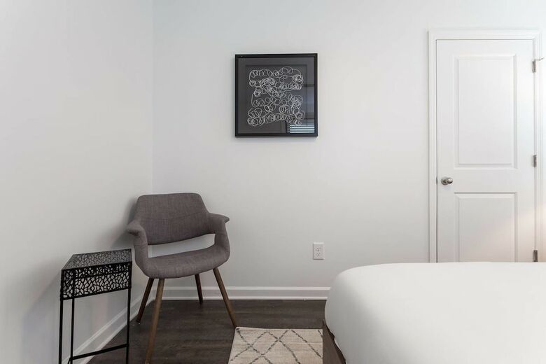 10 Brs Comprised Of 2 5br Suites By Domio