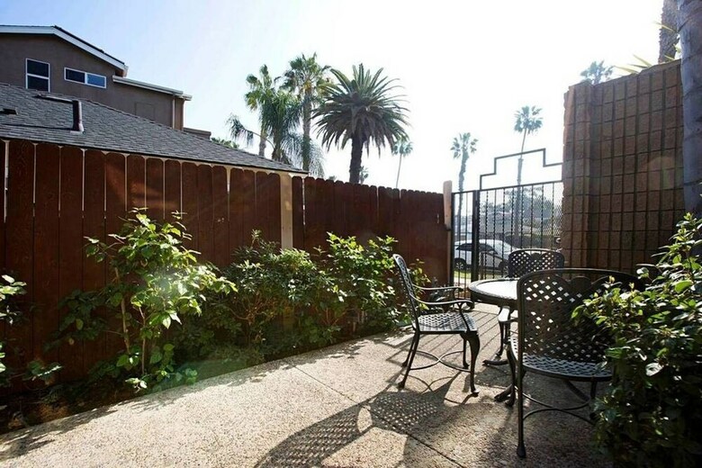 Unique 3br Townhouse Close To The Ocean