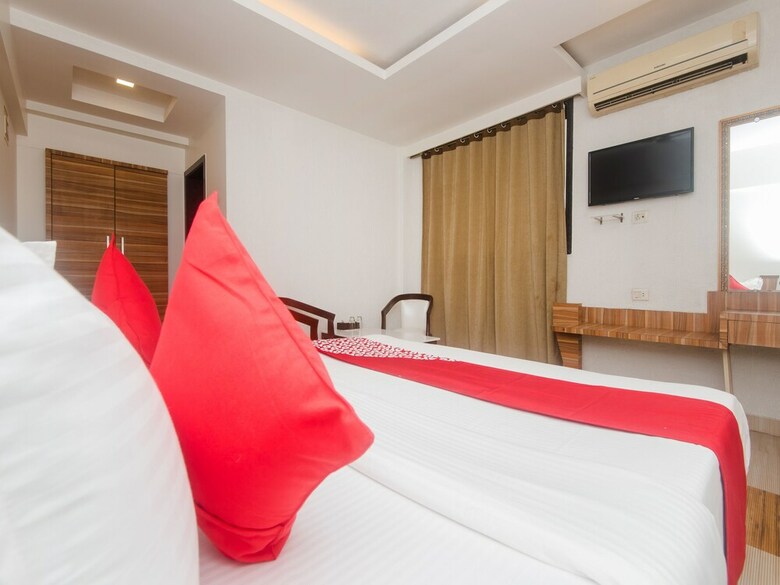 Oyo 13823 Hotel Praveen International