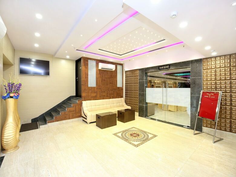 Oyo 16827 Hotel Grand M Lajjo