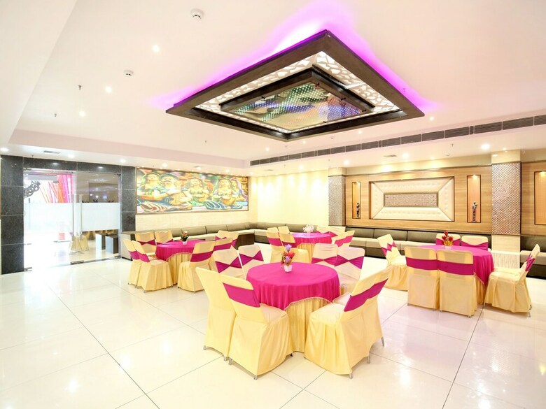 Oyo 16827 Hotel Grand M Lajjo