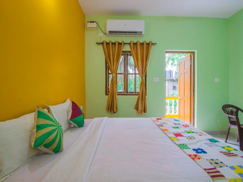 Hotel Oyo 16401 Home Colorful Studio Calangute Beach