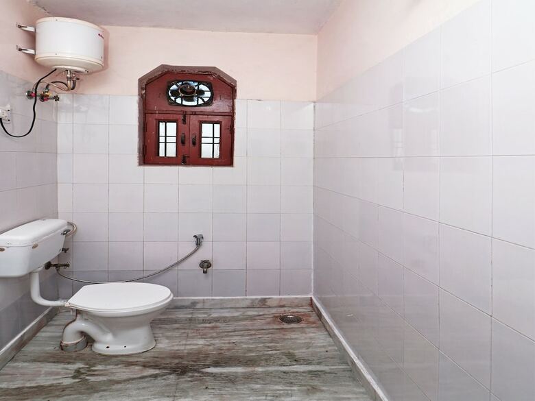 Hotel Oyo 16146 Royal Guest House