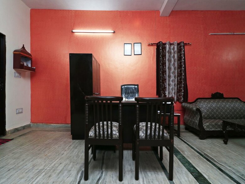 Hotel Oyo 16146 Royal Guest House