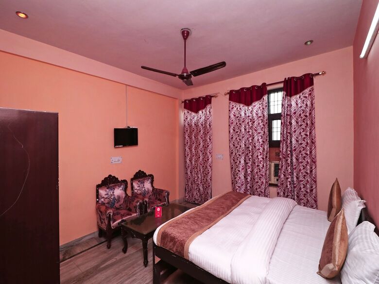 Hotel Oyo 16146 Royal Guest House