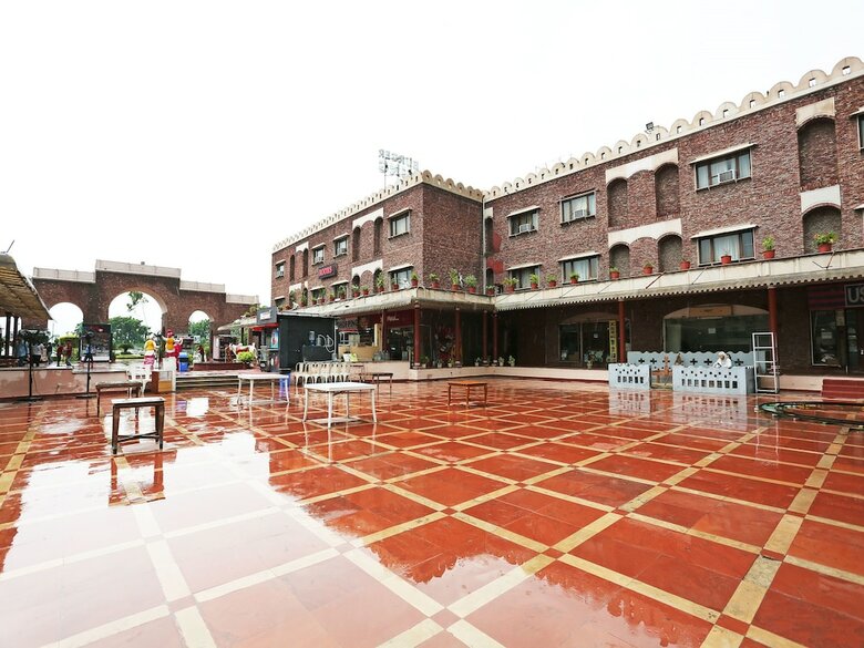 Hotel Oyo 16565 Karnal Haveli