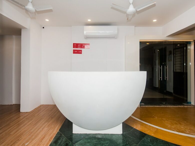 Oyo 15119 Vista Service Apartment