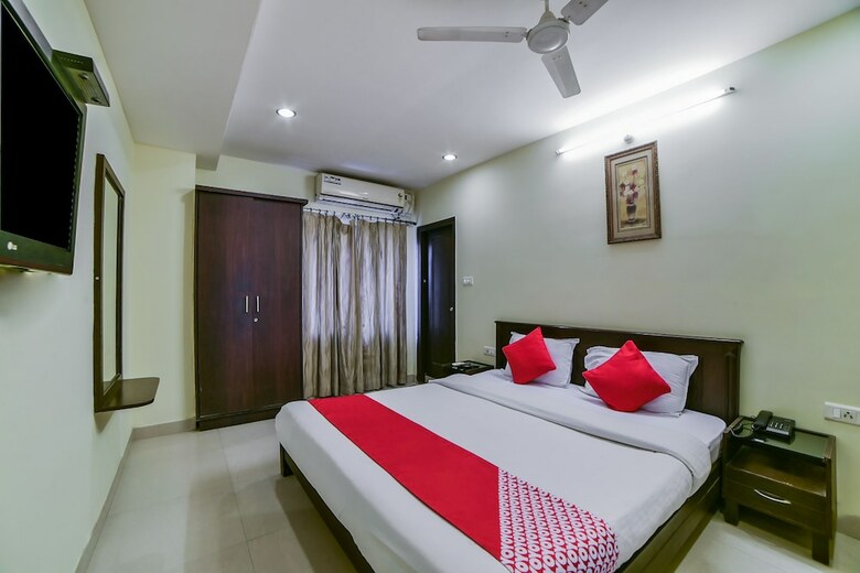 Hotel Oyo 15729 Shells Inn