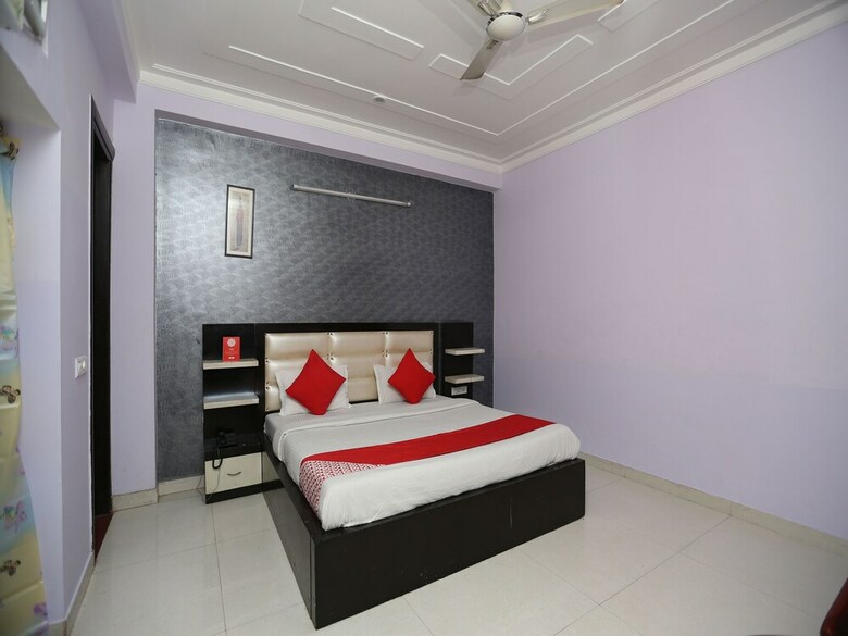 Hotel Oyo 14279 Bed Inn