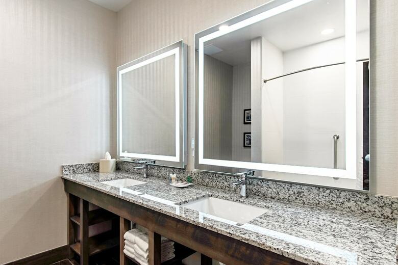 Hotel Comfort Suites