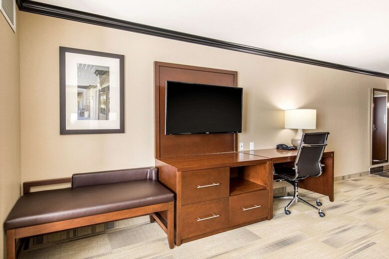 Hotel Comfort Suites