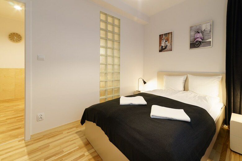 1 Night In Pozna? - Matejki Apartments