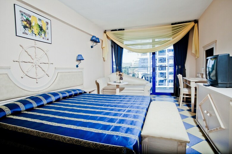 Hotel Chaika Beach Resort