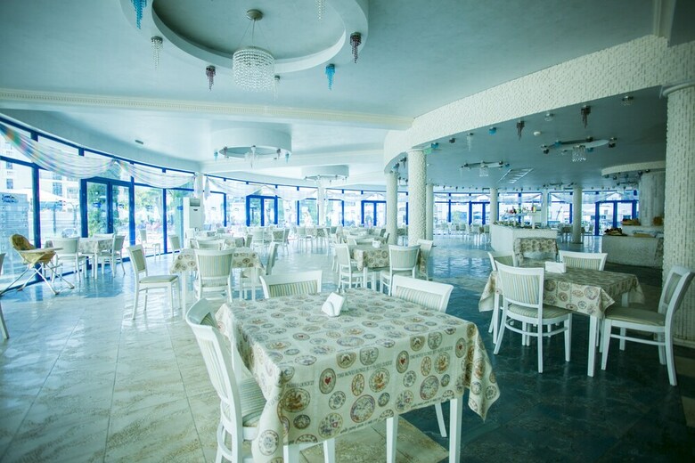 Hotel Chaika Beach Resort