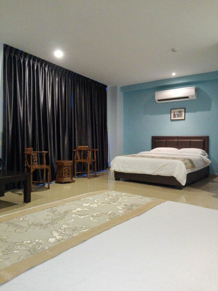 Tiong Hua Hotel