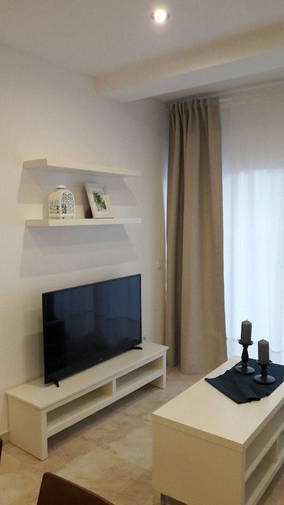 Apartamentos Perla V | 5  Pax | First Line | 2254-aw