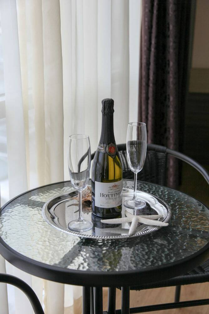 City Hotel