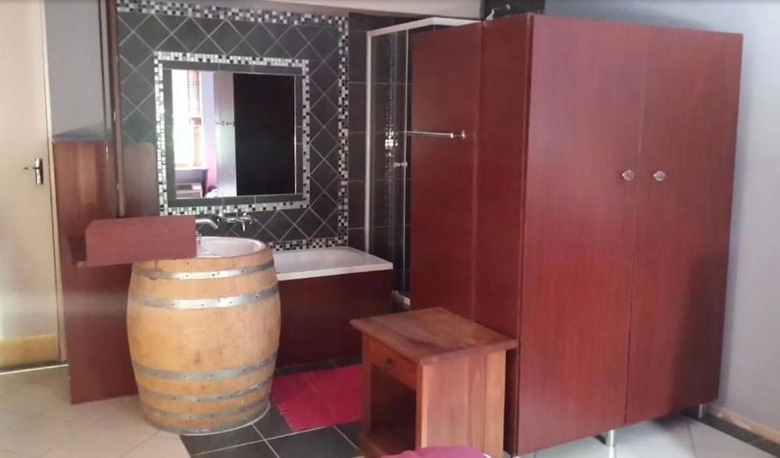 Hotel Bread & Barrel Bellville  Guesthouse