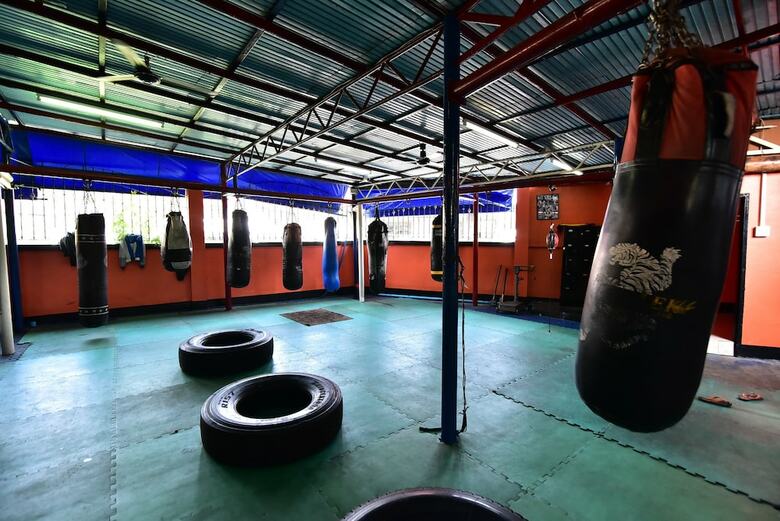Hostal Sitpholek Muay Thai Camp - Hostel