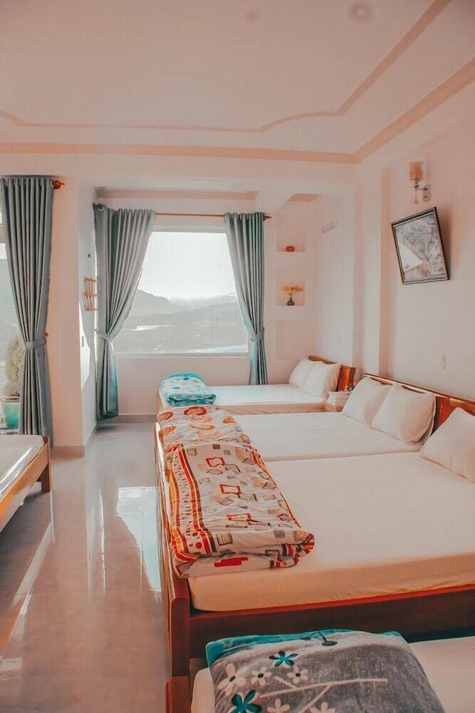 Hotel Pham Hung House