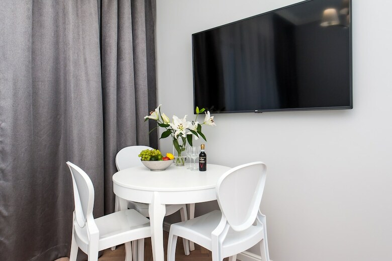 Noble Apartments